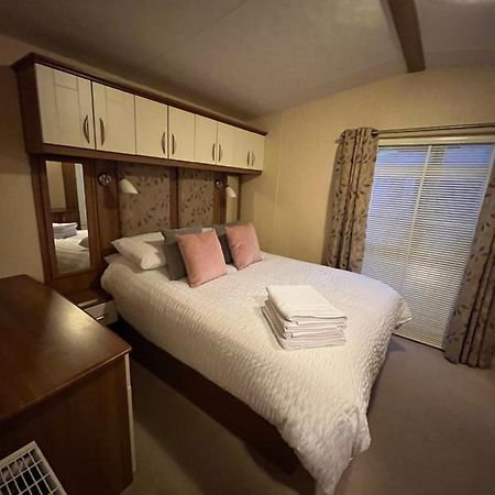 Lovely Static Caravan Уитстейбъл Екстериор снимка