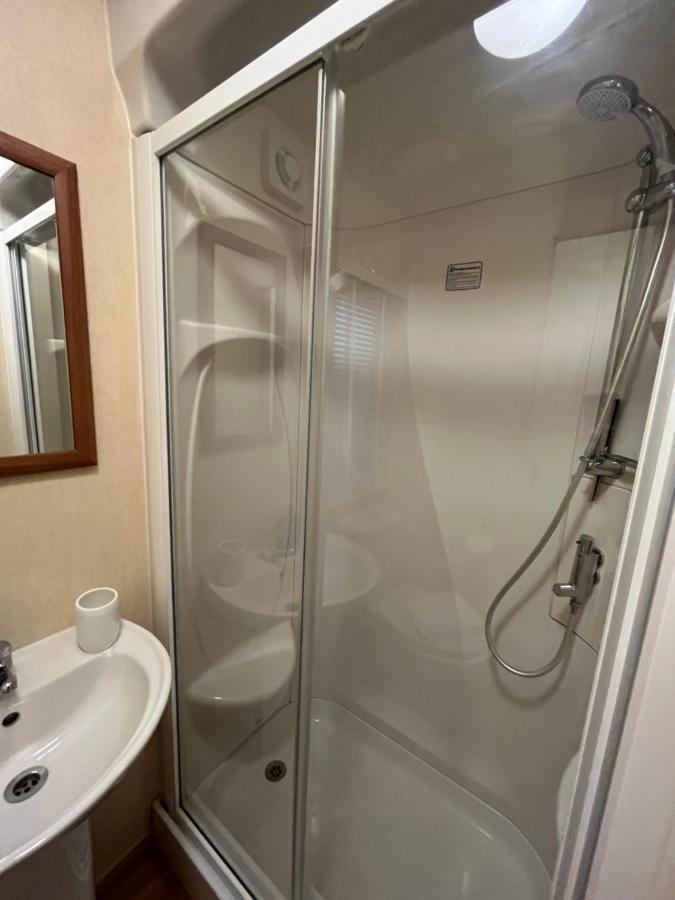 Lovely Static Caravan Уитстейбъл Екстериор снимка